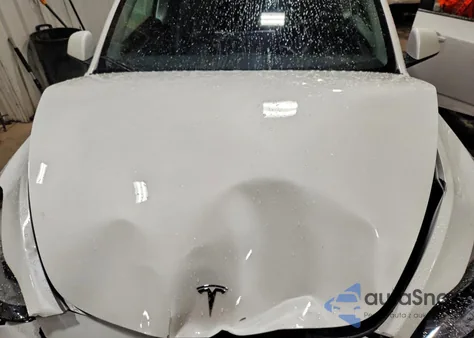 2022 Tesla Model Y z USA, uszkodzony, nr VIN 7SAYGDEE4NF531921